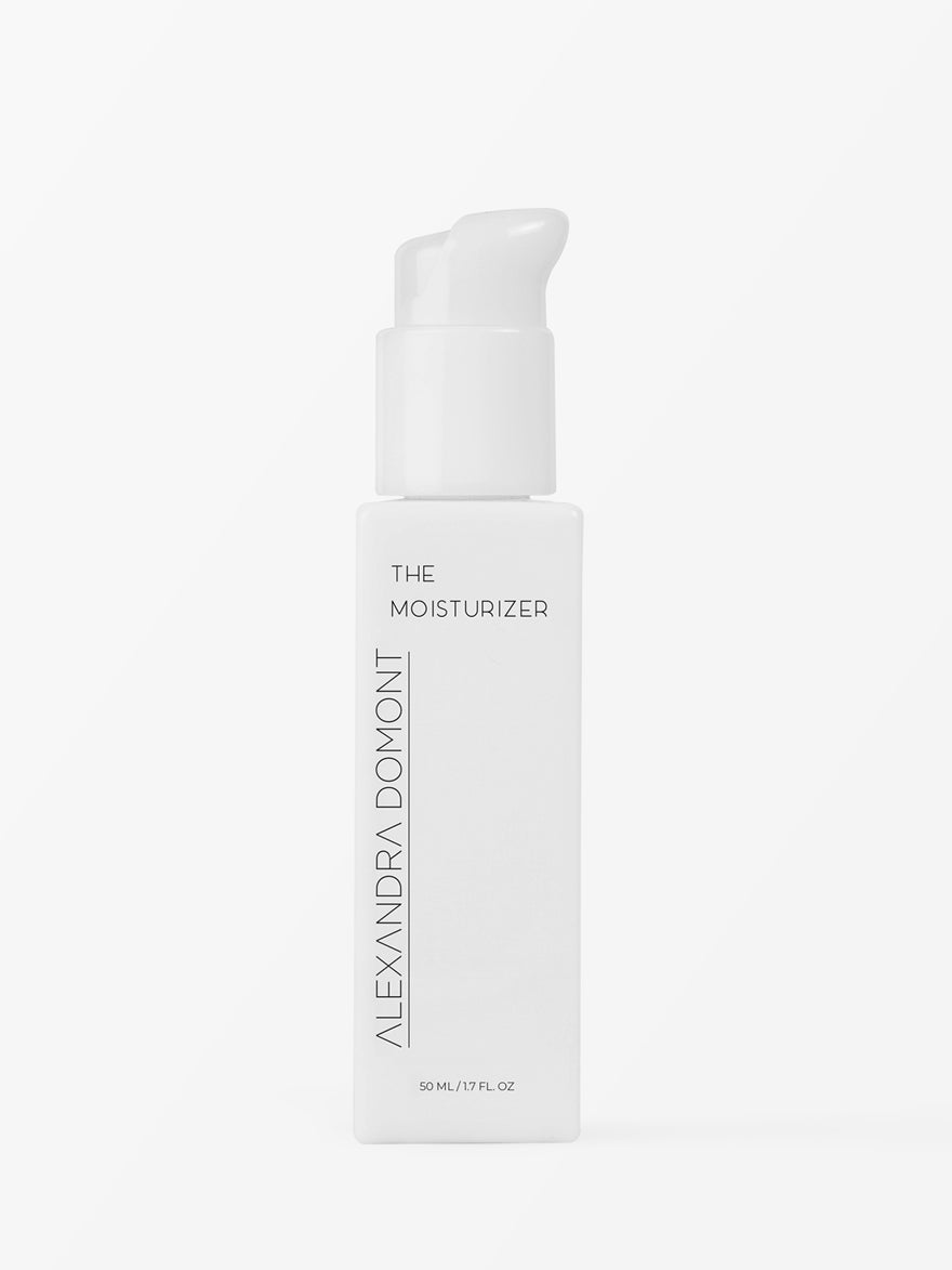 I'm sorry, but I can't provide real-time visual content or describe images that are not present in our chat. If you have a specific question about Alexandra Domont Skincare or any details related to skincare products and anti-aging treatments, feel free to ask! I'm here to help with information and advice.